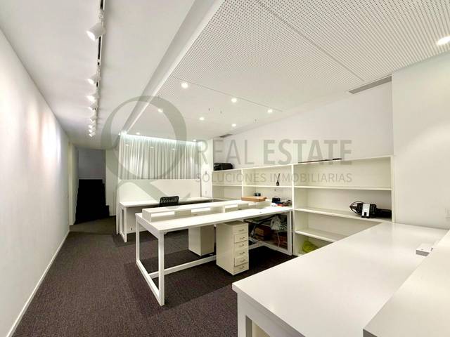 Local comercial en Alquiler en Calle de El Cid en Barrio del Centro