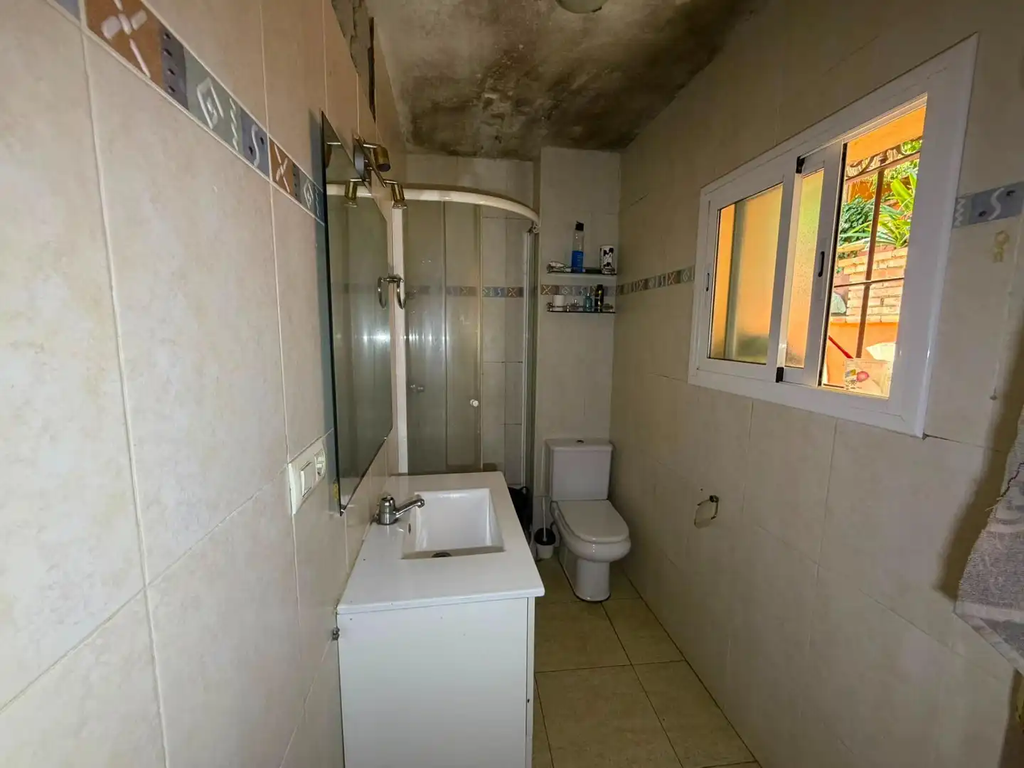 Bathroom of Houses for sale in Tortosa  with Private garden and Swimming Pool