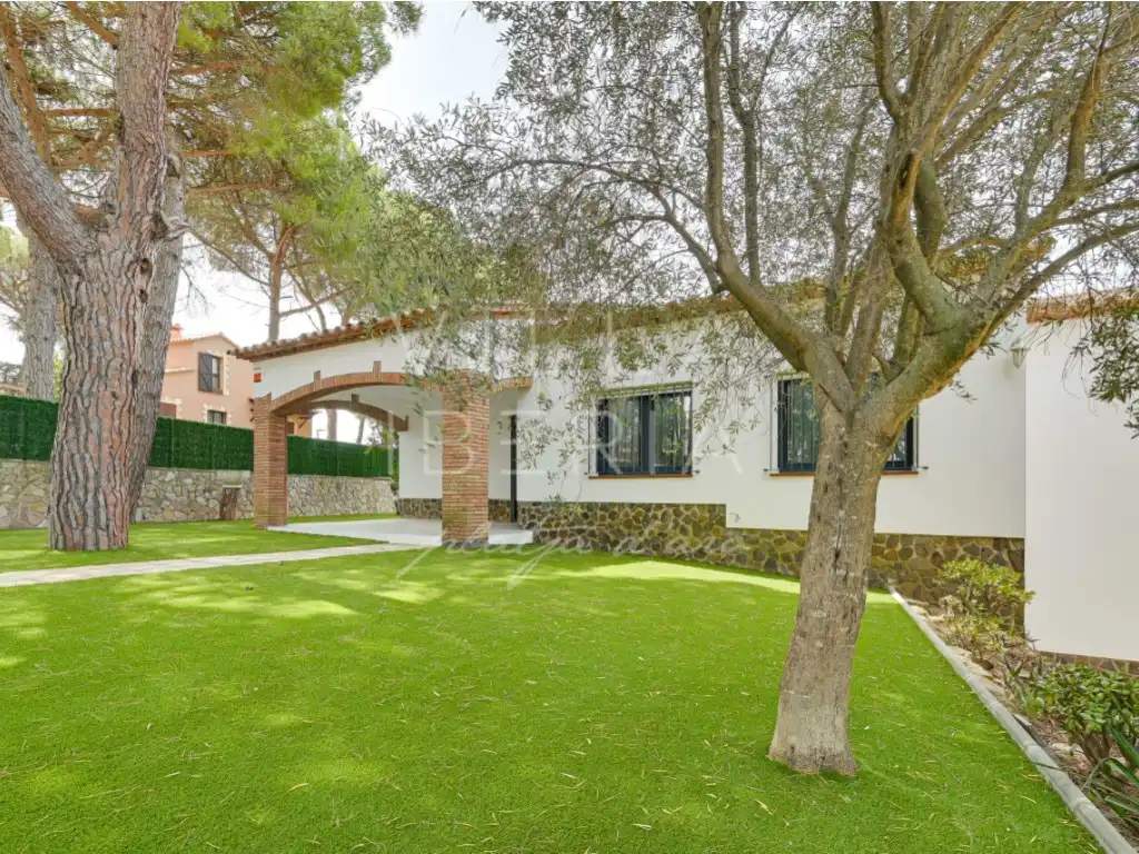 Garden of Houses for sale in Castell d'Aro, Platja d'Aro i s'Agaró  with Swimming Pool