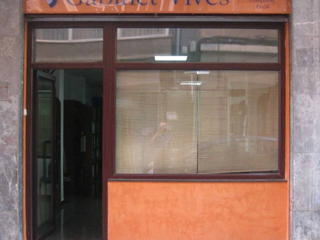 Local comercial en Alquiler en Carrer de Ramon Muntaner, 36 en Bons Aires