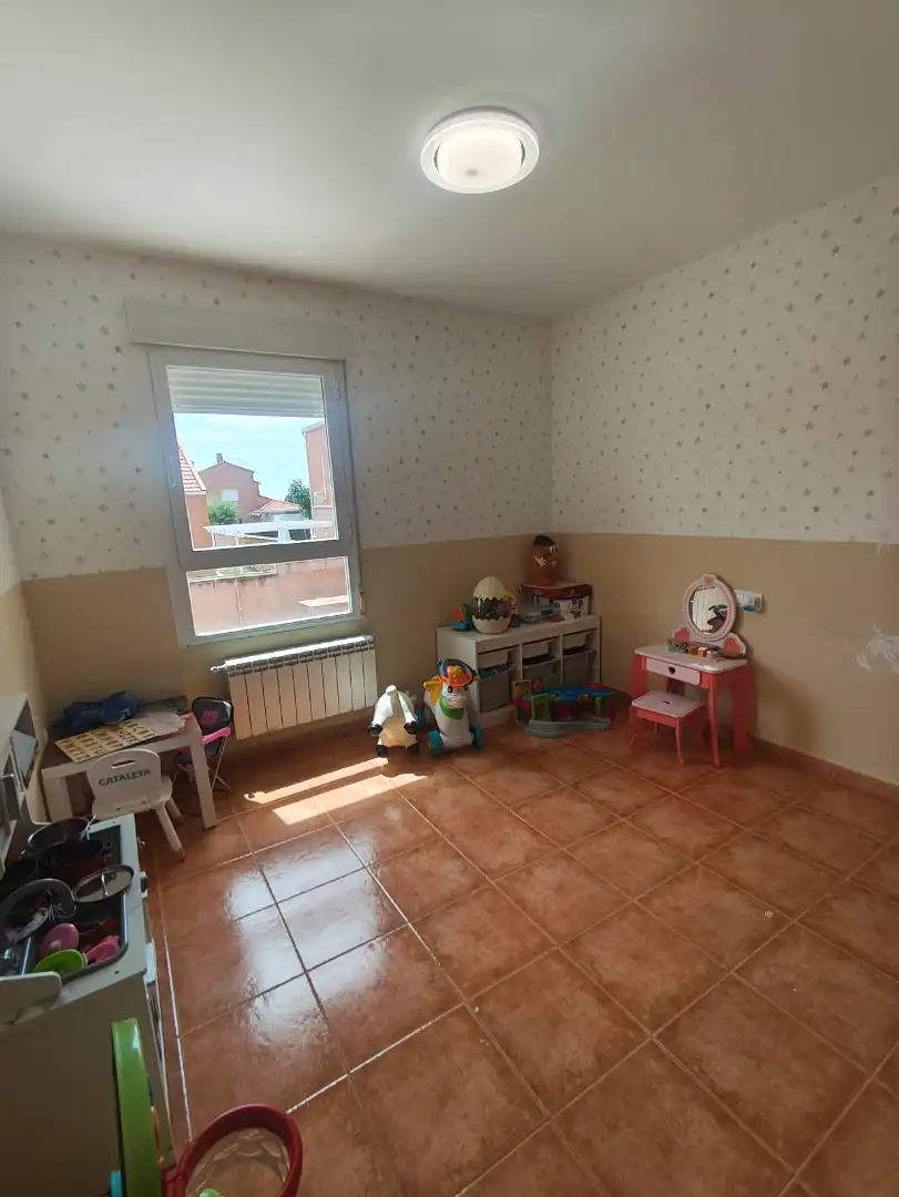 Dormitori de Casa o xalet en venda en Las Ventas de Retamosa amb Aire condicionat, Calefacció i Jardí privat