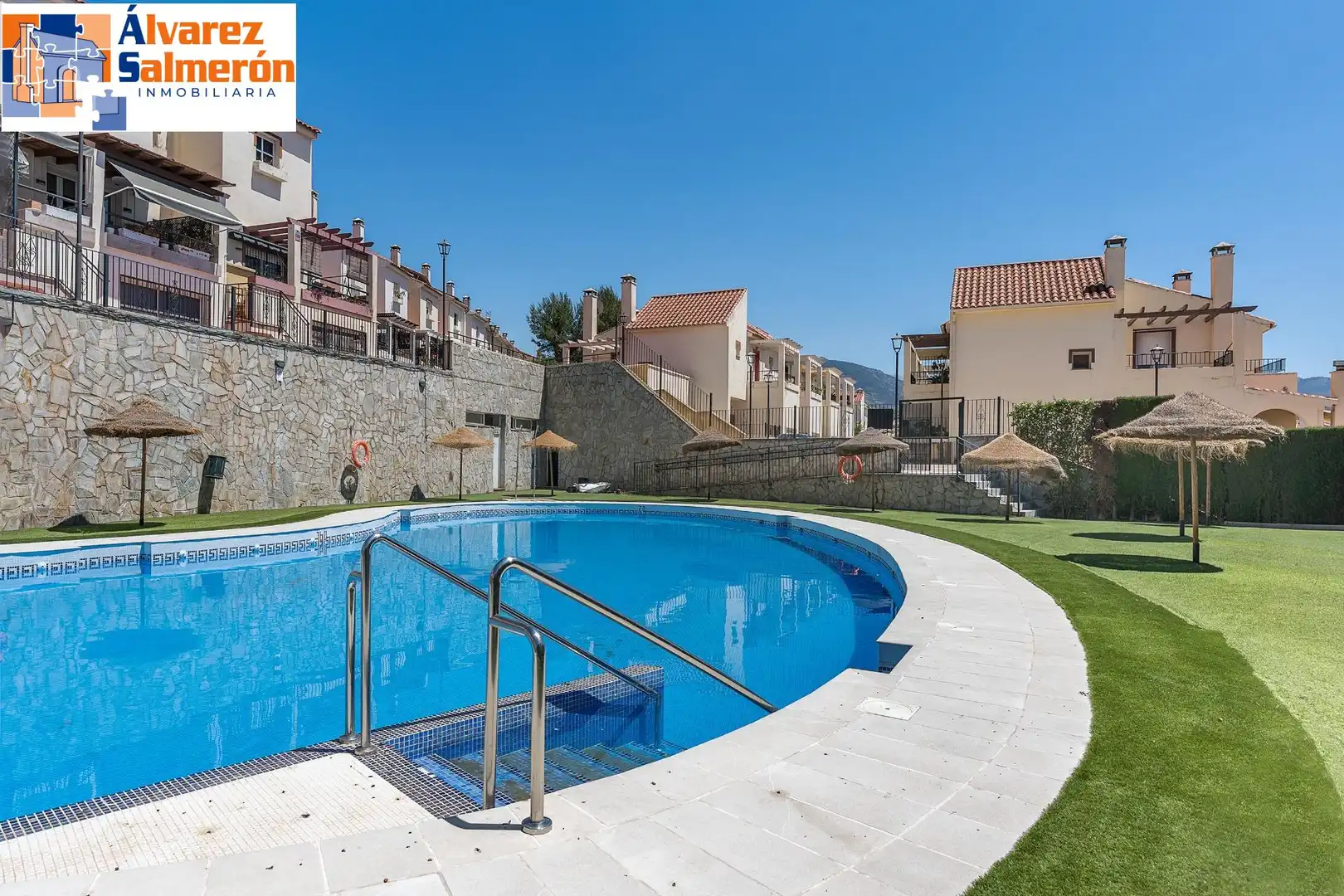 Piscina de Casa adosada en venda en Huétor Vega amb Calefacció