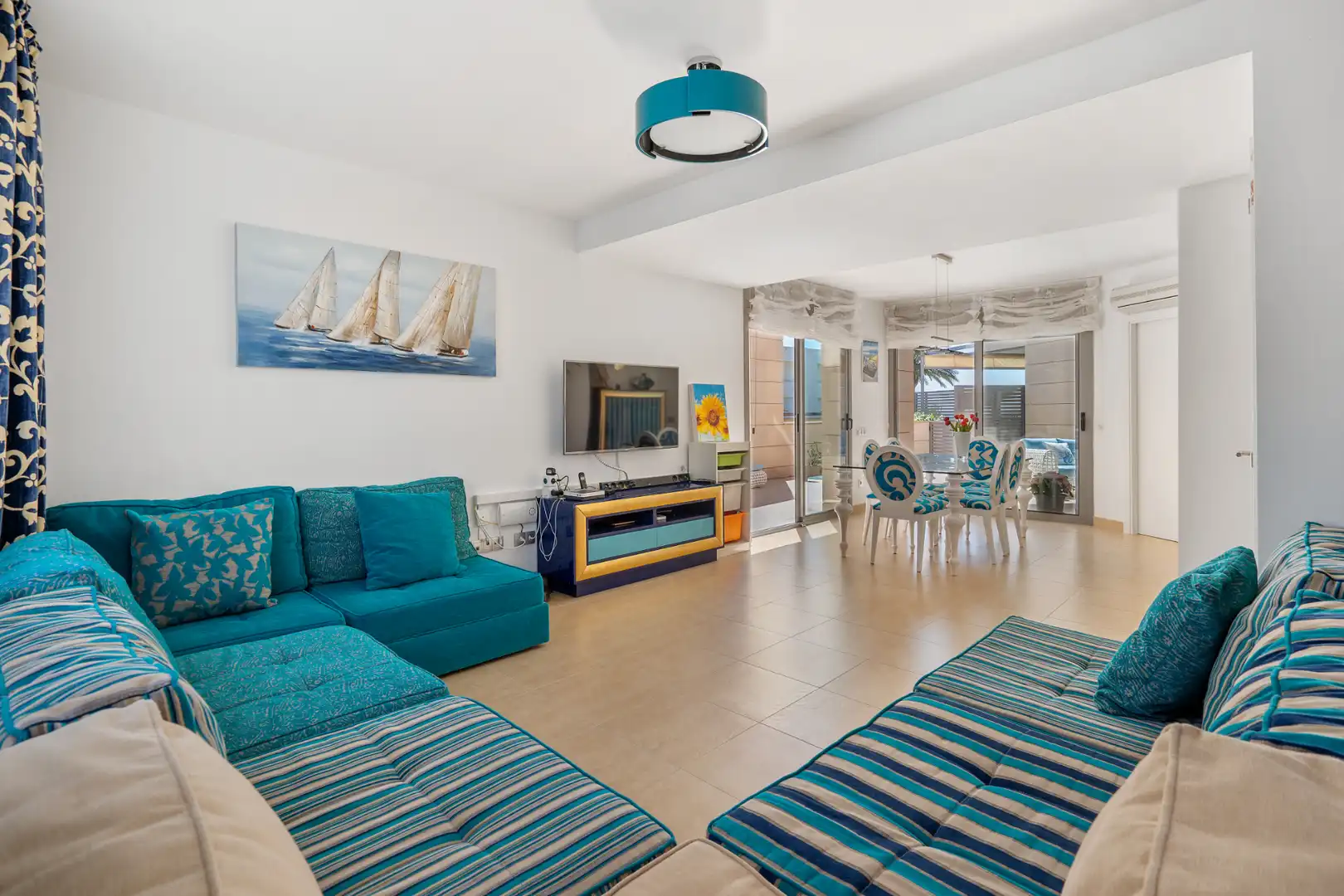 Sala de estar de Casa adosada en venta en Torredembarra con Aire acondicionado, Calefacción y Parquet
