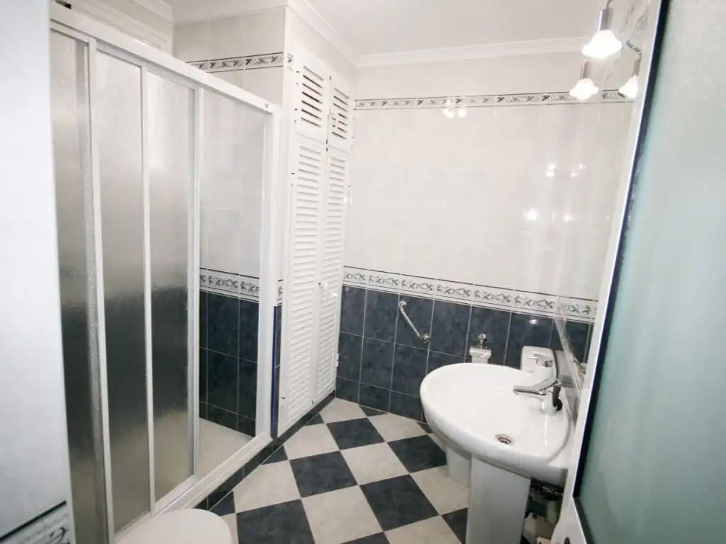 Badezimmer von Einfamilien-Reihenhaus zum Verkauf in Coín