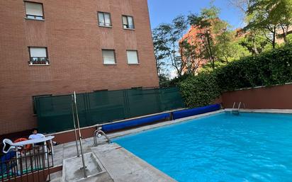 Swimming pool of Flat for sale in  Madrid Capital  with Air Conditioner, Heating and Parquet flooring