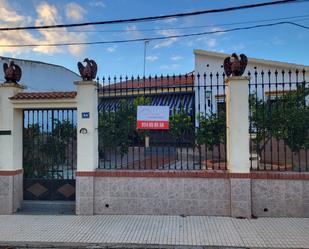 Vista exterior de Casa o xalet en venda en Granja de Torrehermosa amb Calefacció i Piscina