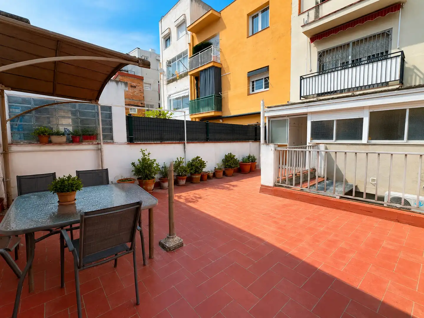 Terrasse von Wohnung zum Verkauf in Sabadell mit Klimaanlage, Terrasse und Balkon