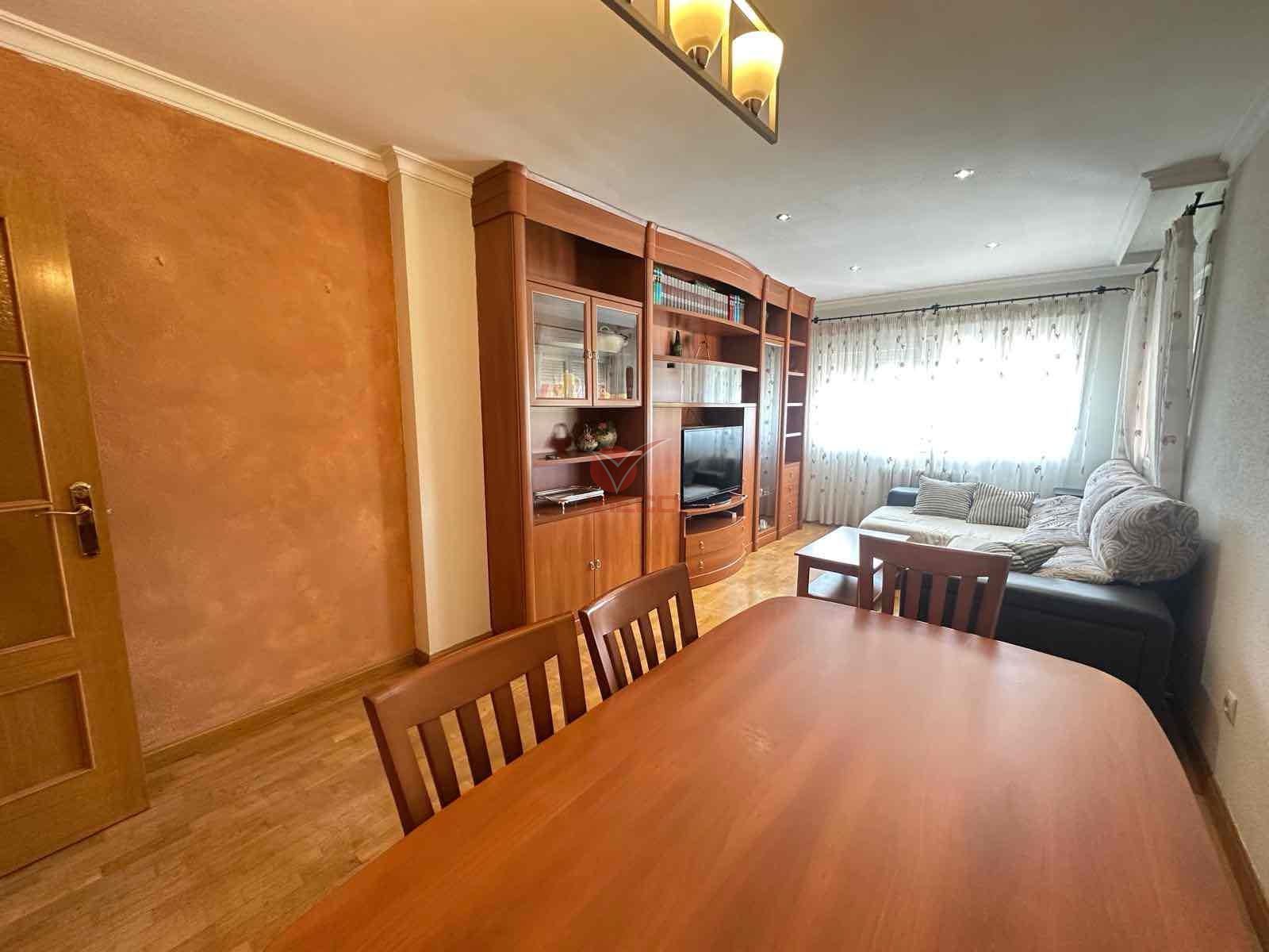 Living room of Flat for sale in Cuenca Capital  with Heating, Storage room and Swimming Pool