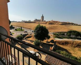 Vista exterior de Pis en venda en Ciudad Rodrigo amb Calefacció, Terrassa i Balcó