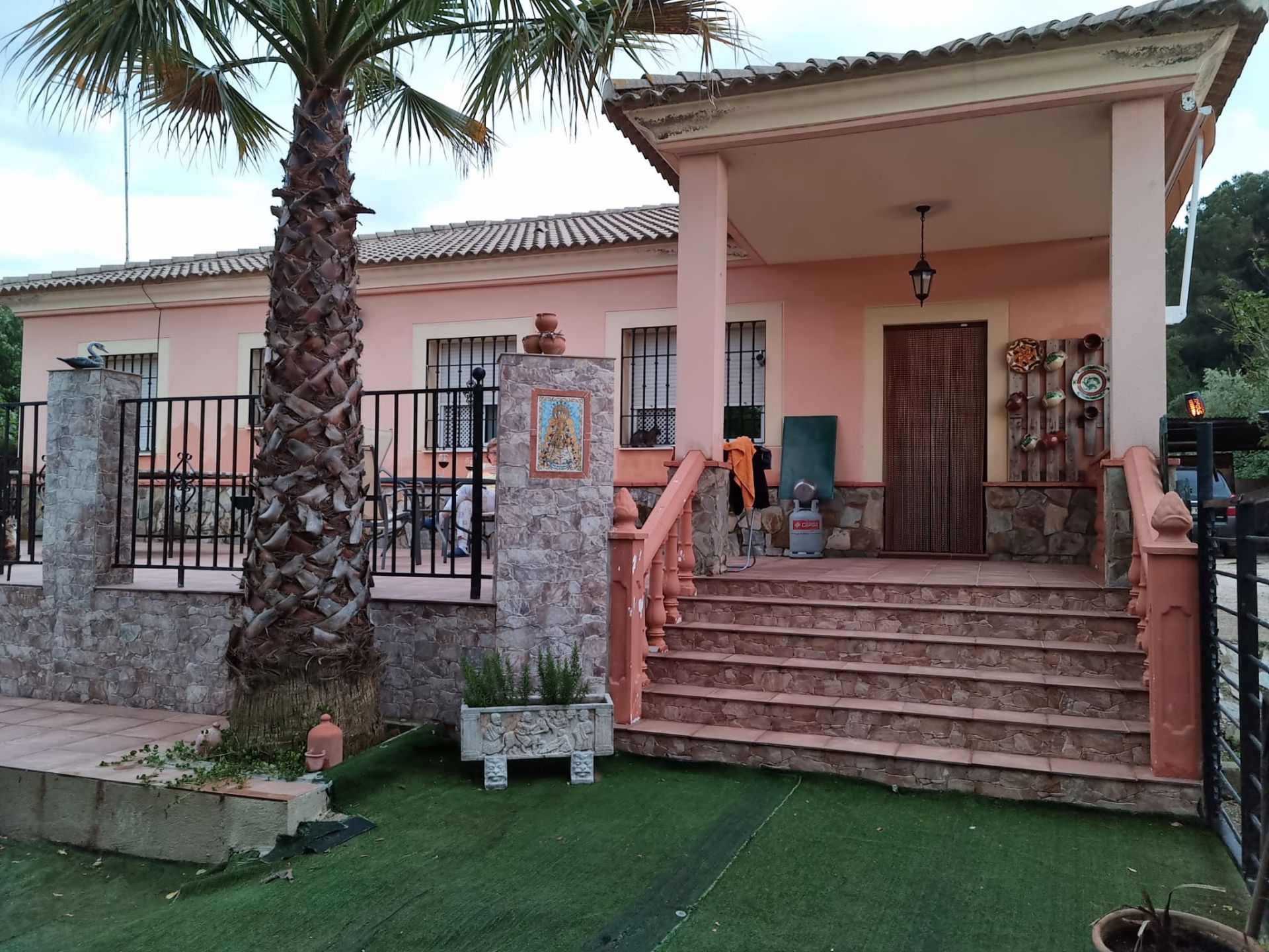Vista exterior de Casa o xalet en venda en  Córdoba Capital amb Jardí privat, Terrassa i Piscina