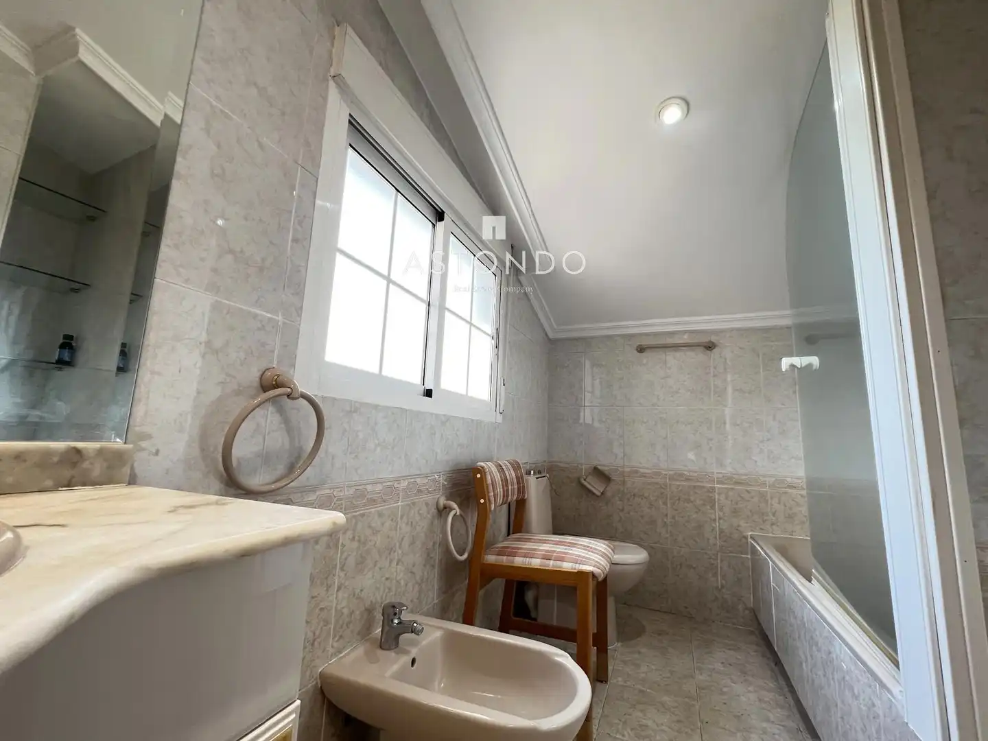 Baño de Casa o chalet de alquiler en Ciudalcampo con Calefacción, Jardín privado y Terraza