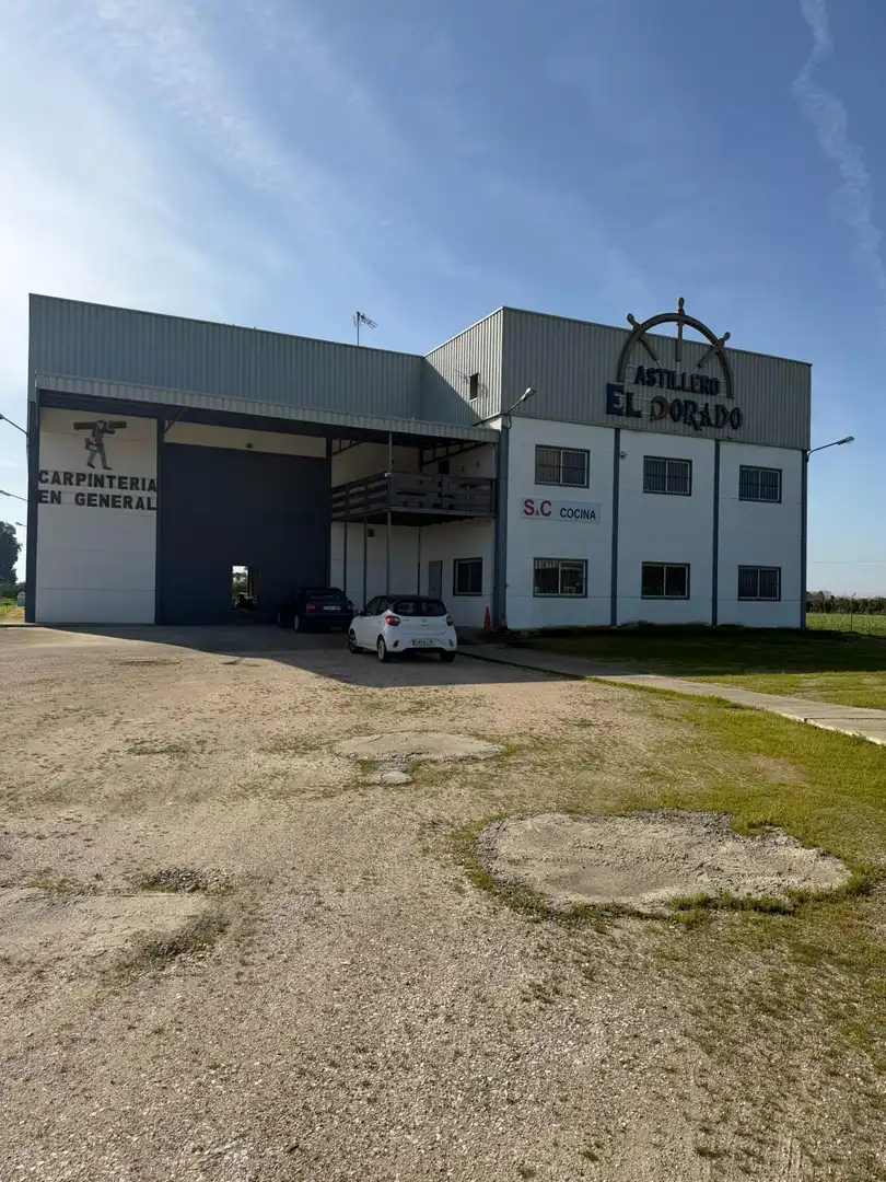 Vista exterior de Nau industrial en venda en Cantillana