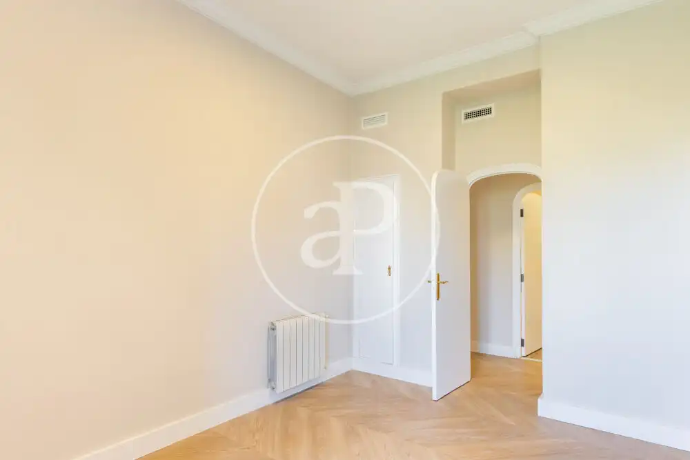 Flat for rent in Valencia  with Air Conditioner, Heating and Balcony