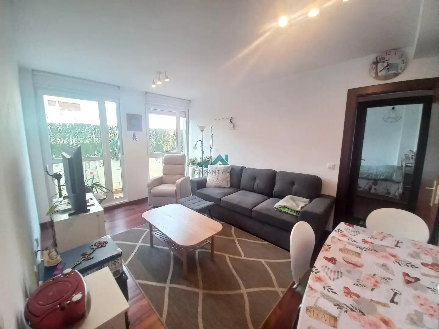 Sala de estar de Planta baja en venta en Bárcena de Cicero con Calefacción, Jardín privado y Parquet