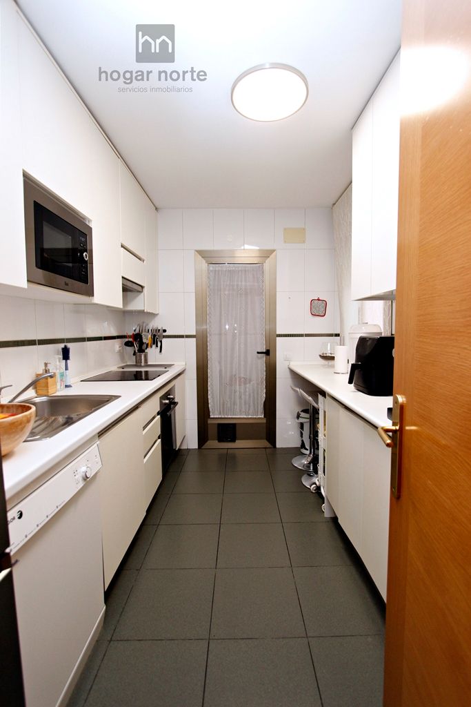 Kitchen of Flat for sale in San Sebastián de los Reyes  with Air Conditioner, Heating and Parquet flooring