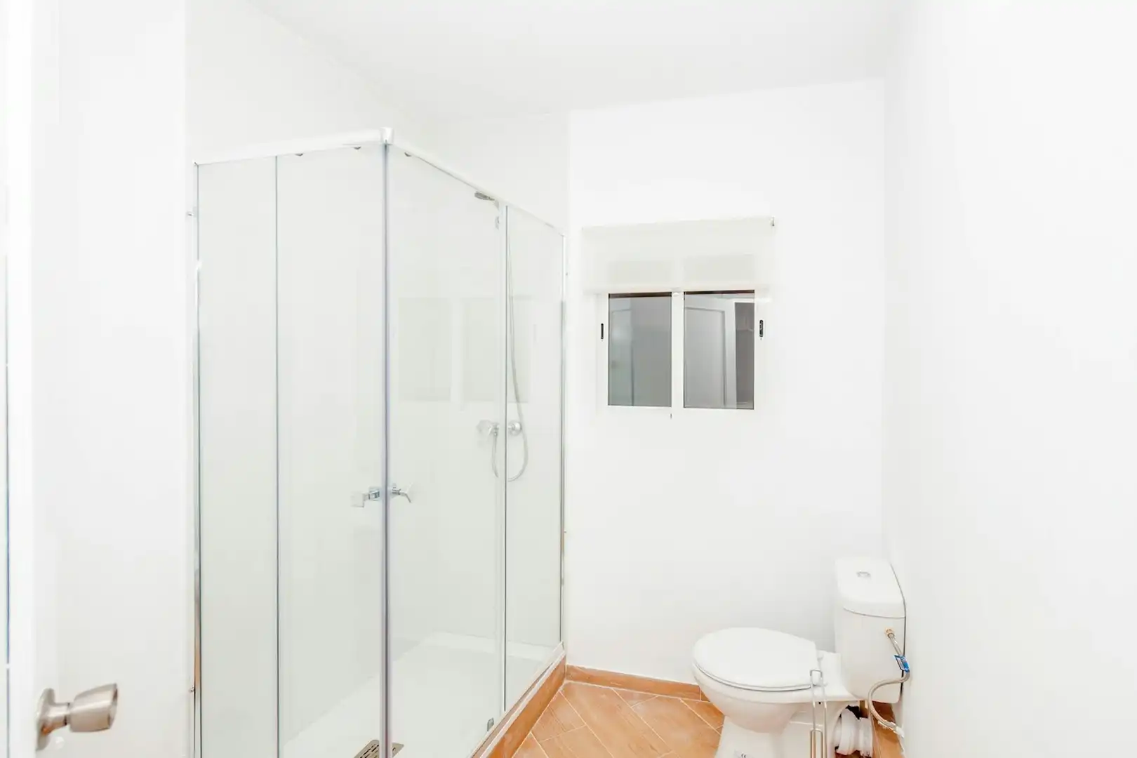 Baño de Piso para compartir en Valencia con Amueblado, Lavadora y TV