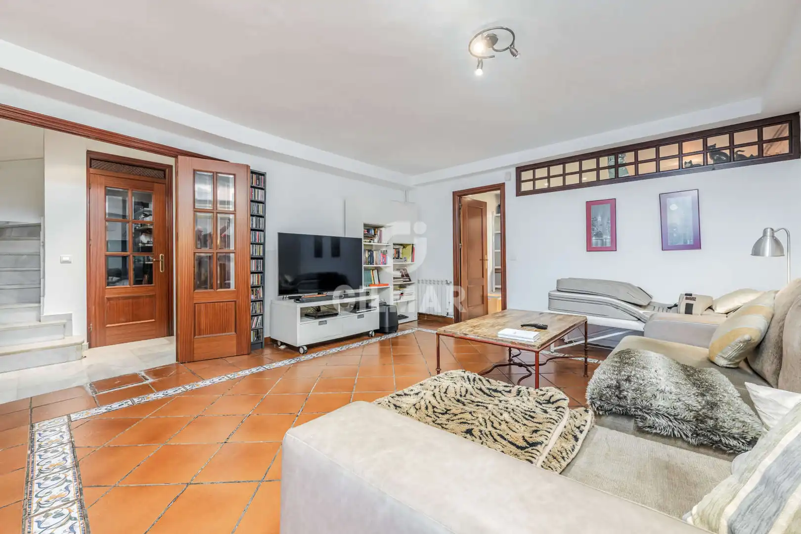 Sala d'estar de Casa adosada en venda en Gelves amb Calefacció, Jardí privat i Piscina