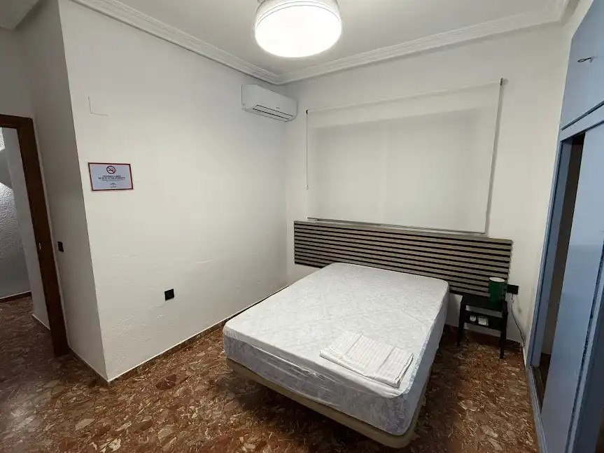 Flat for rent in Calle Romea, 9, Linarejos