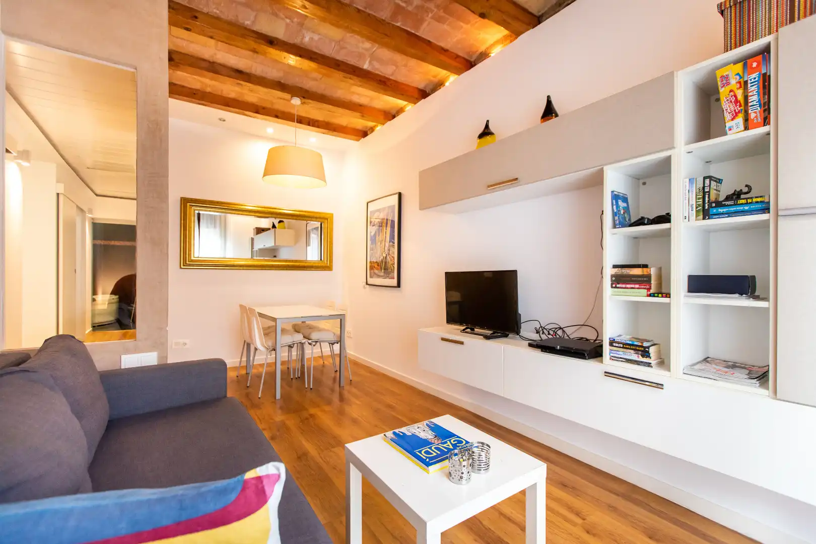 Flat for sale in Carrer de Tapioles, El Poble Sec - Parc de Montjuïc