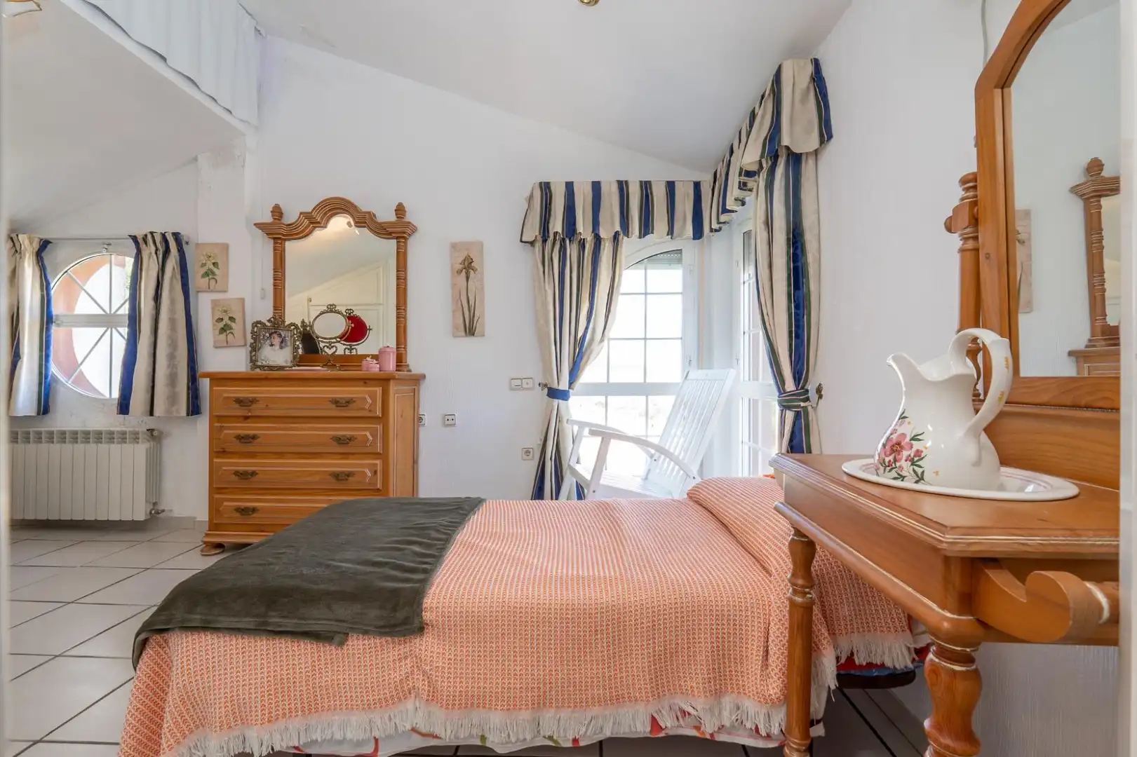Habitación de Casa o chalet en venta en Valdepeñas de Jaén con Aire acondicionado, Calefacción y Jardín privado