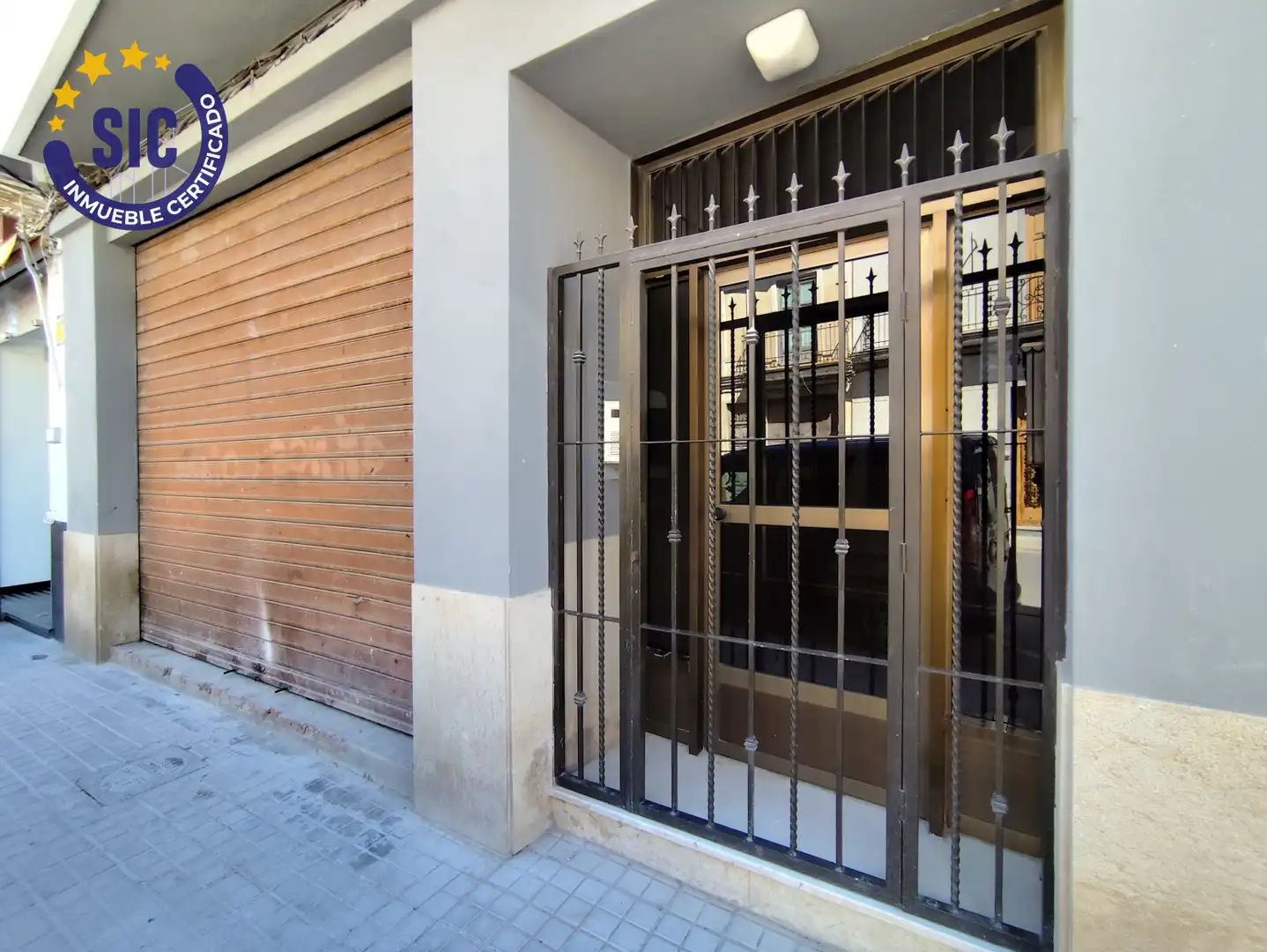 Vista exterior de Local en venta en Valencia