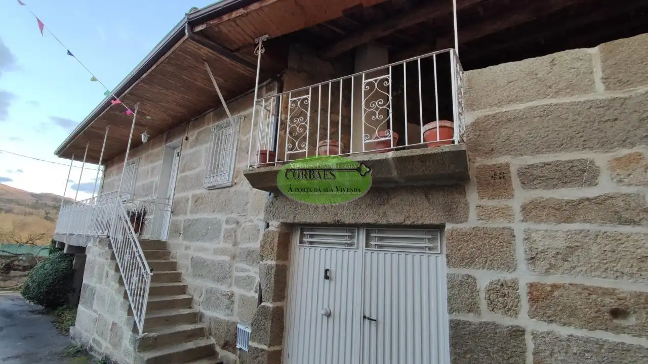 Vista exterior de Casa o xalet en venda en Paderne de Allariz amb Calefacció, Jardí privat i Parquet