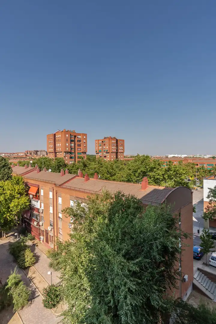 Vista exterior de Pis en venda en Madrid amb Calefacció i Terrassa