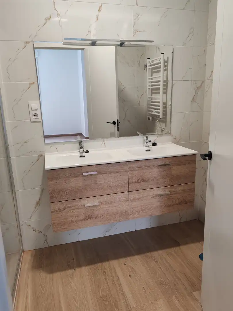 Badezimmer von Wohnung zum Verkauf in Fuenlabrada mit Klimaanlage, Heizung und Waschmaschine