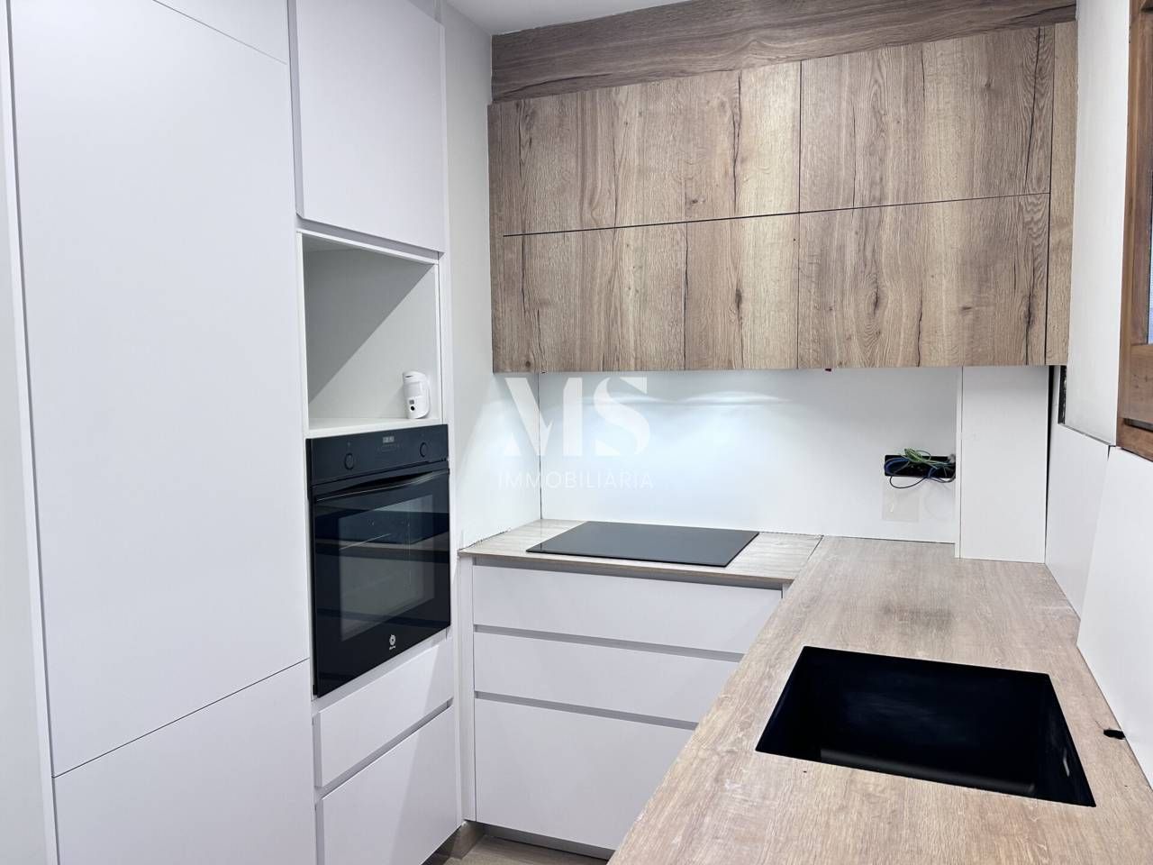 Cuina de Casa adosada en venda en Vic amb Calefacció i Terrassa