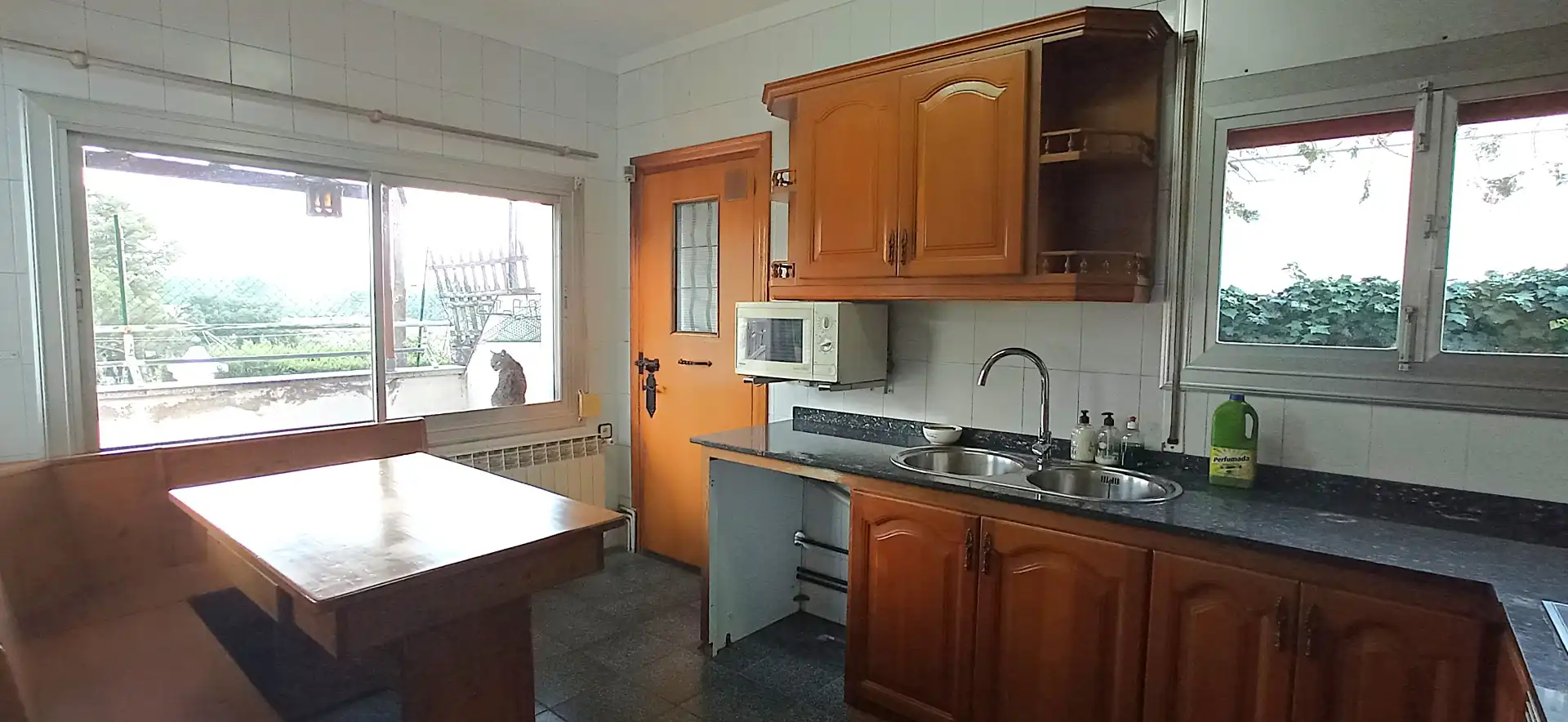 Cuina de Casa o xalet en venda en Cerdanyola del Vallès amb Calefacció i Terrassa