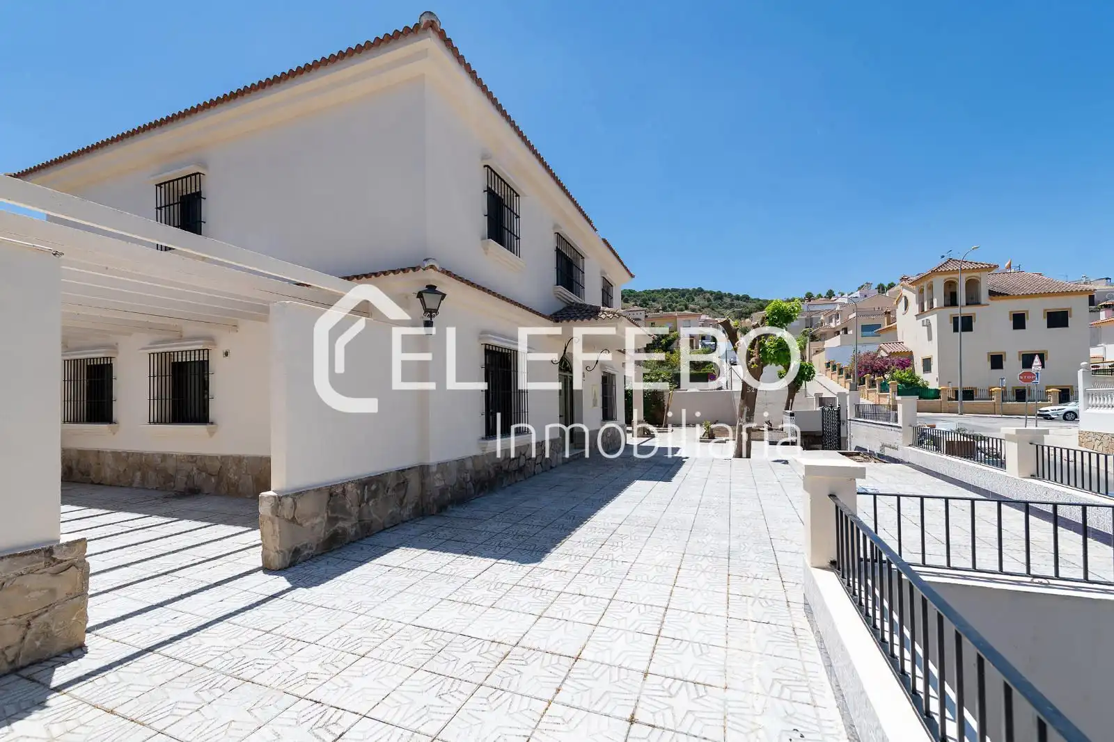 Vista exterior de Casa o xalet en venda en Antequera amb Calefacció, Terrassa i Traster