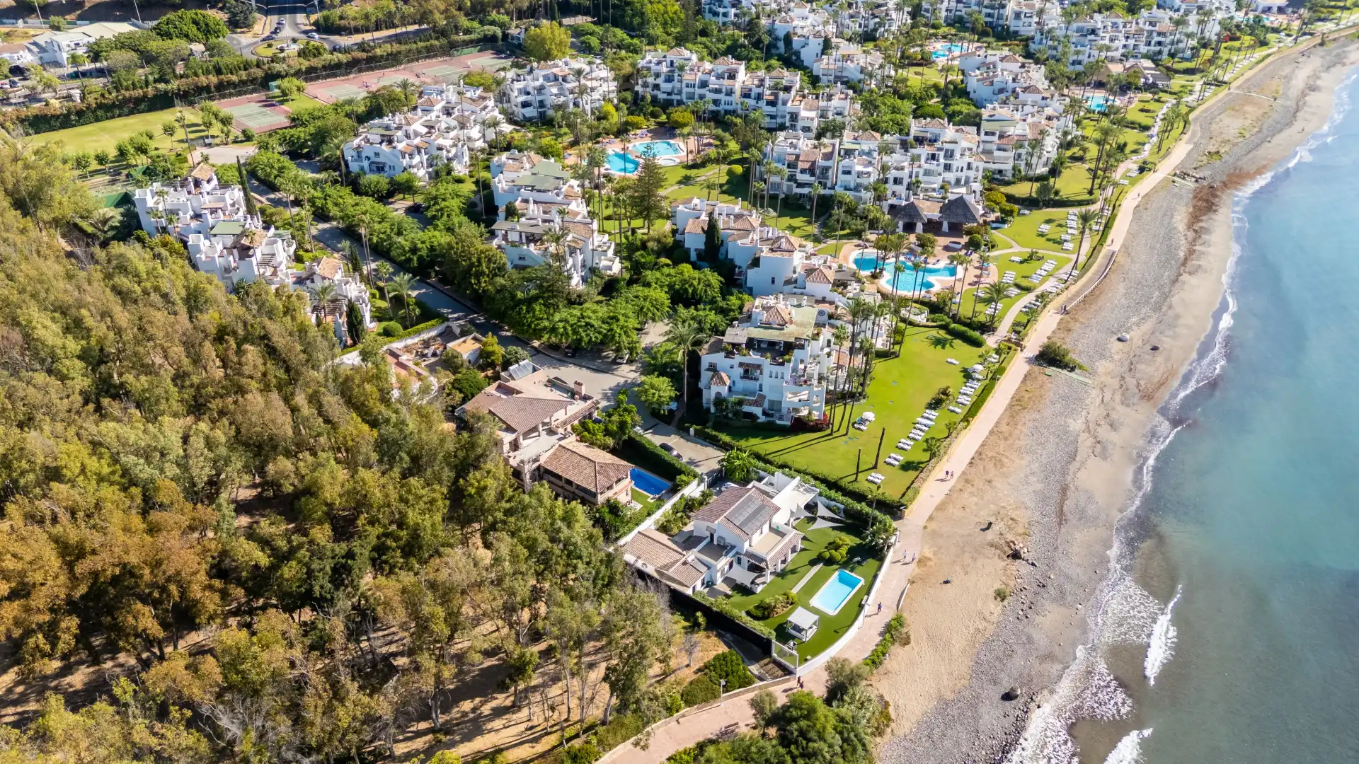 Exterior view of Ground floor for sale in Estepona  with Air Conditioner, Private garden and Terrace