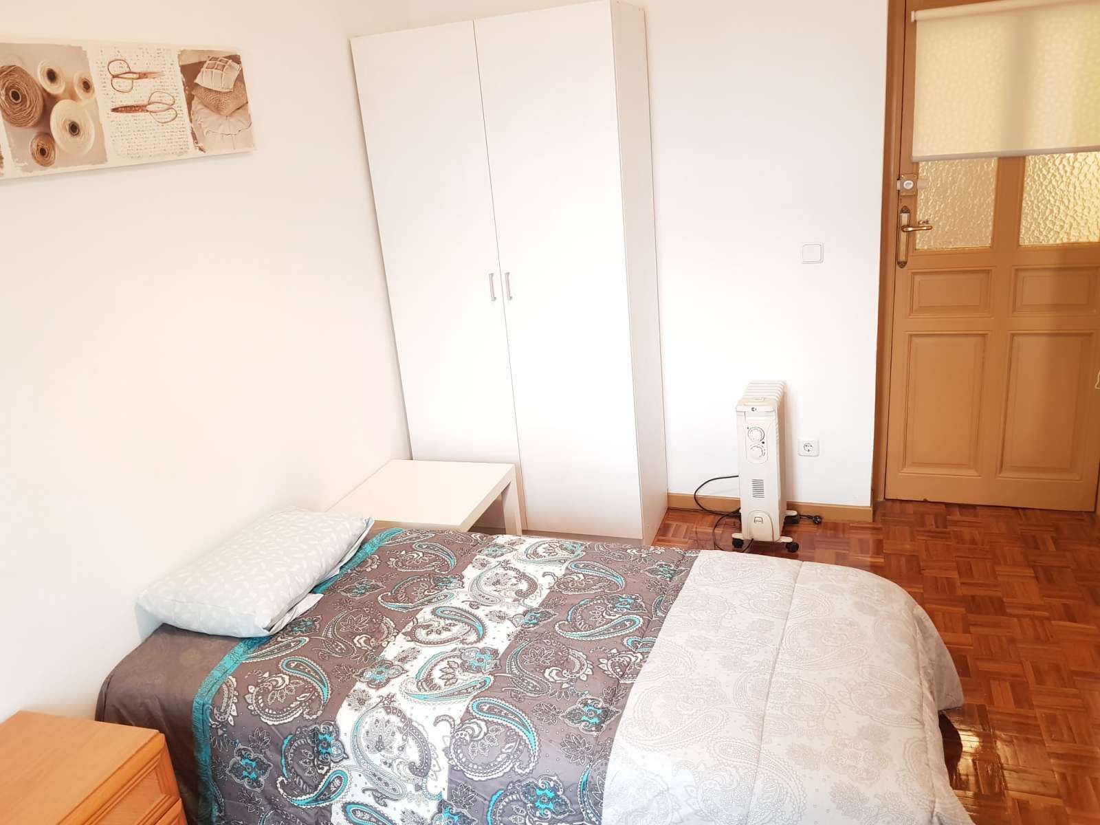 Bedroom of Flat to share in  Madrid Capital  with Air Conditioner, Heating and Terrace