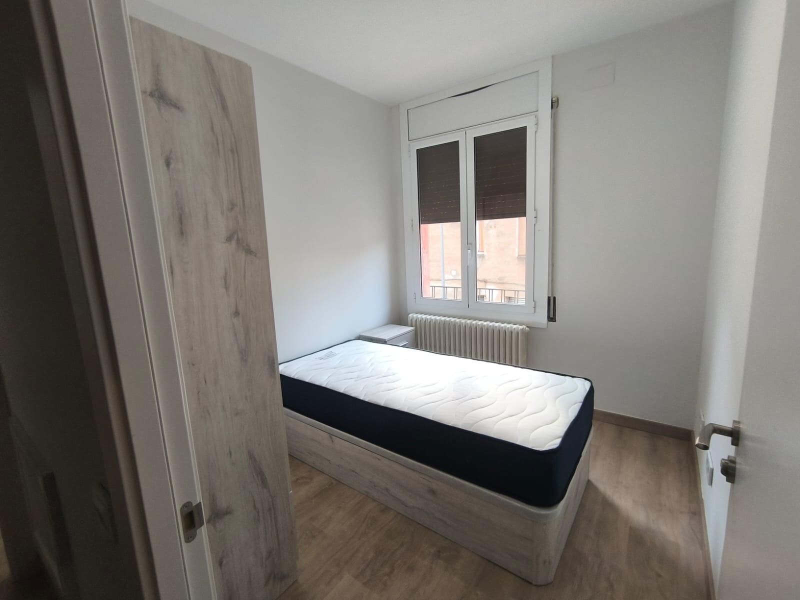 Dormitori de Pis per a compartir en Manresa amb Calefacció