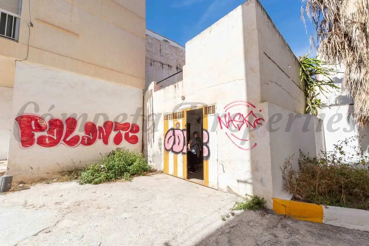 Vista exterior de Casa o xalet en venda en Nerja amb Jardí privat, Terrassa i Balcó