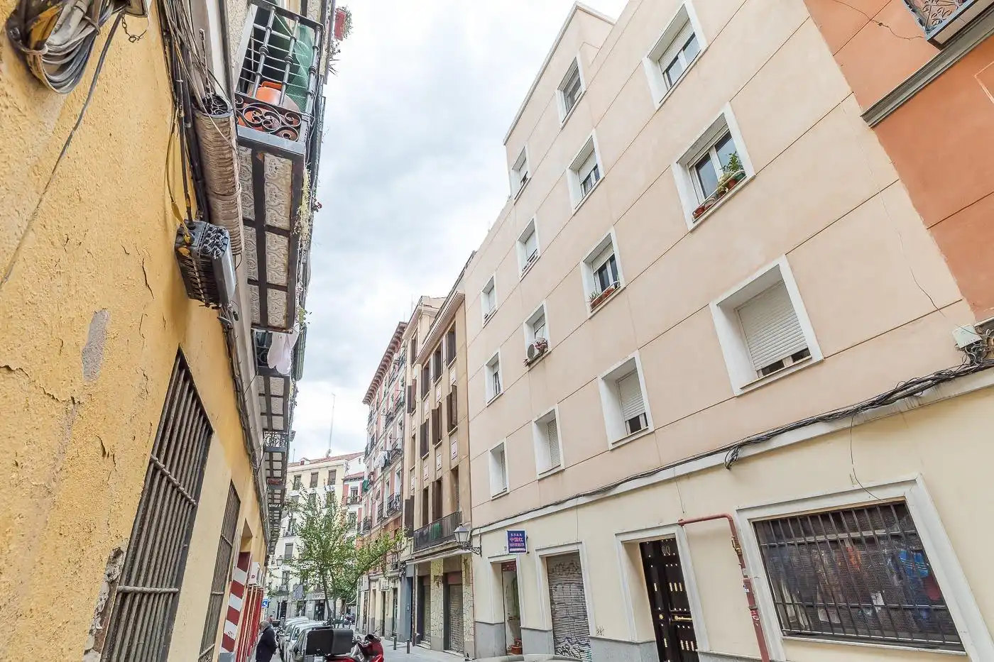 Exterior view of Apartments for sale in Madrid  with Air Conditioner and Furnished