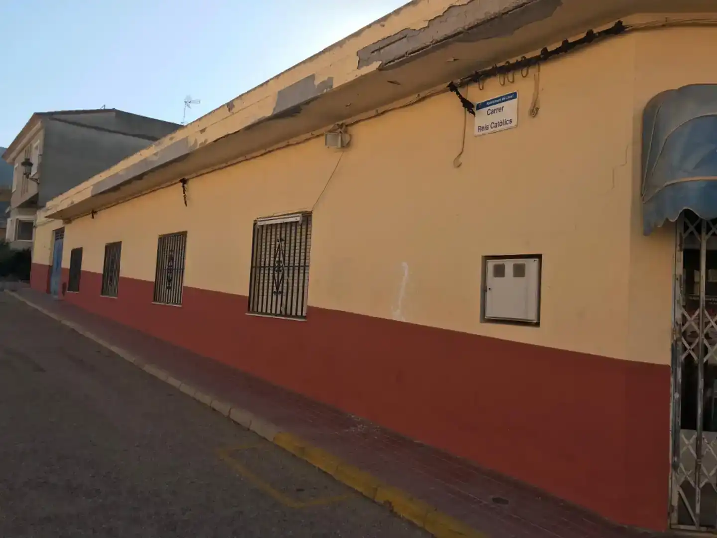 Exterior view of Commercial properties for rent in Llaurí  with Air Conditioner