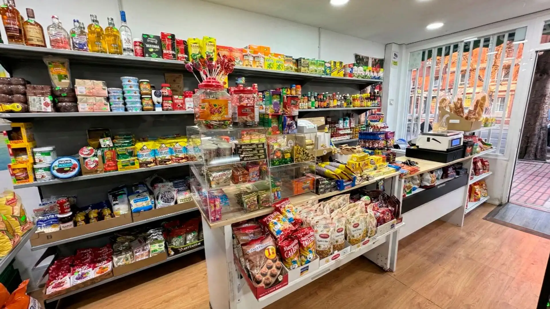 Local en traspaso en  Madrid Capital con Amueblado y Alarma