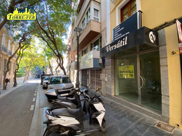 Local comercial en Alquiler en Calle DR GOMEZ ULLA, 4 en Centro
