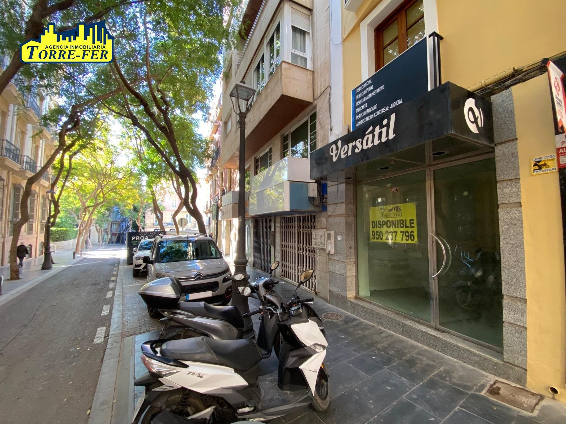 Premises for rent in Calle DR GOMEZ ULLA, 4, Centro