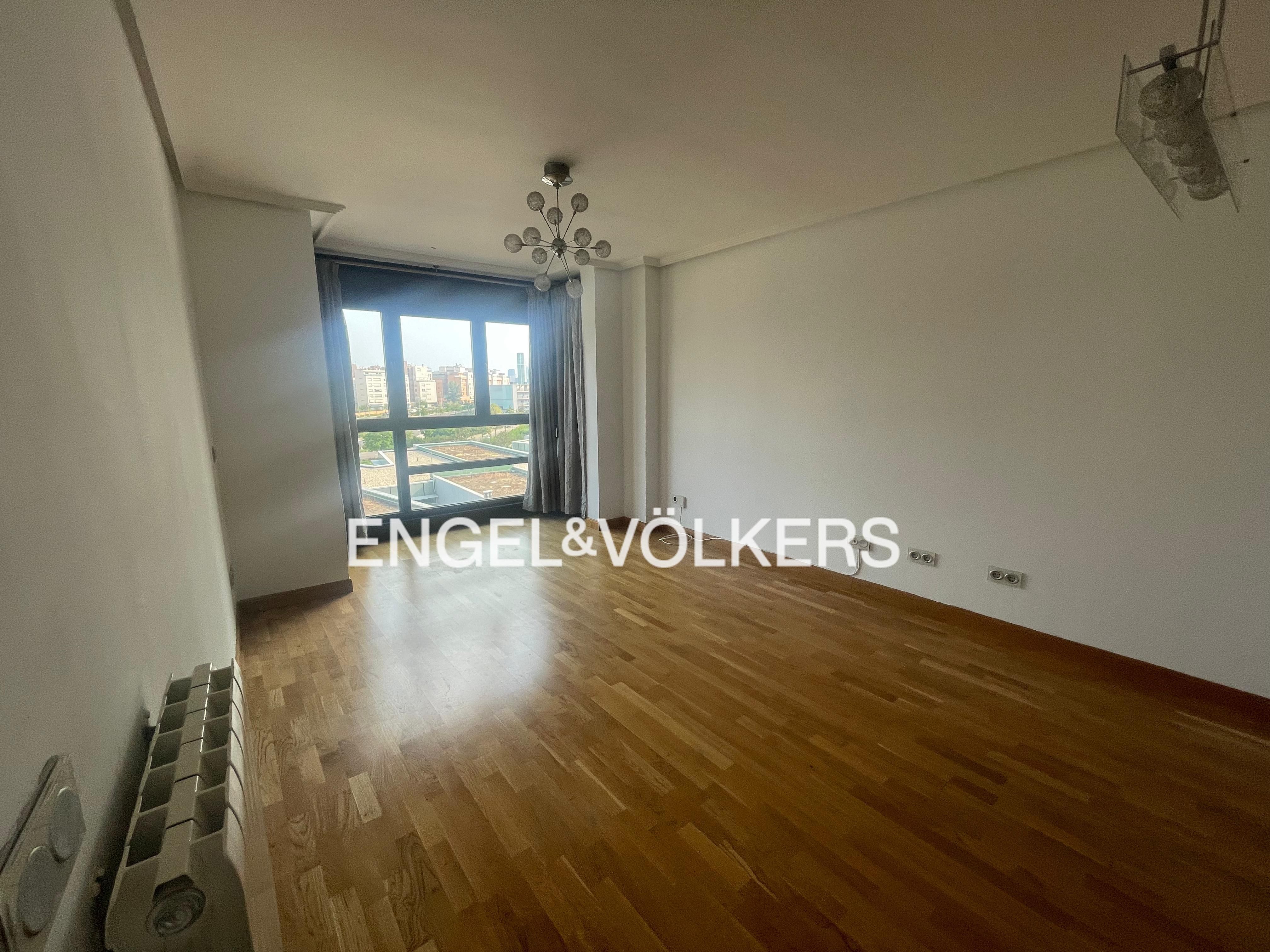 Vista exterior de Apartament de lloguer en  Madrid Capital amb Aire condicionat, Calefacció i Piscina