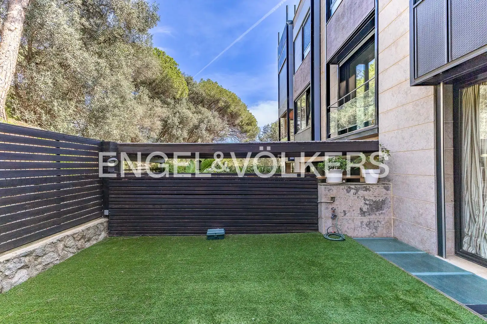 Vista exterior de Casa o chalet en venta en Barcelona con Aire acondicionado, Calefacción y Jardín privado