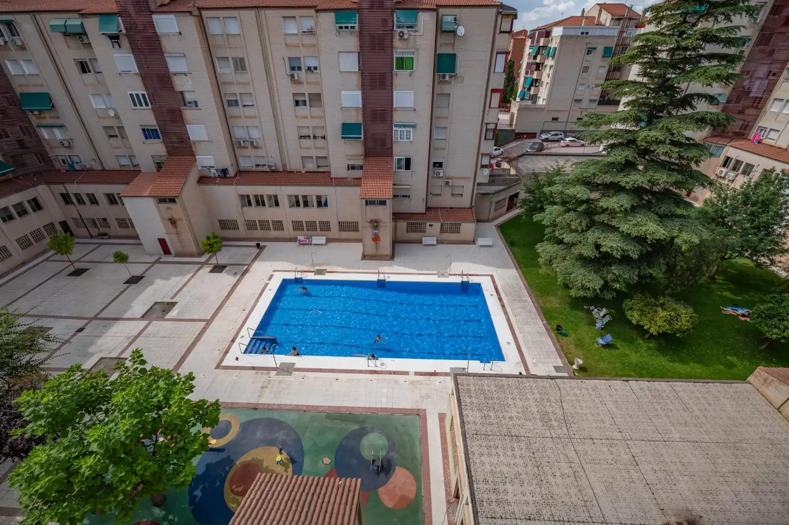 Piscina de Pis en venda en Granada amb Piscina comunitària