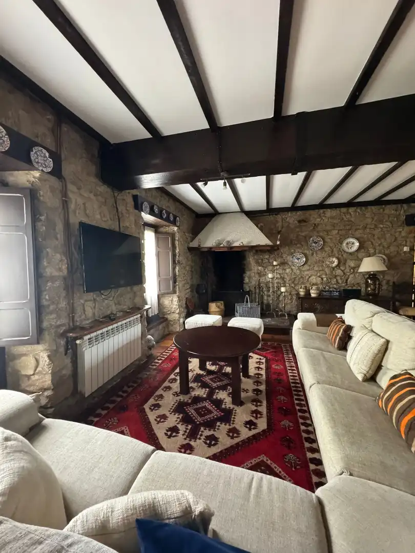 Sala d'estar de Casa adosada en venda en Llanes amb Calefacció, Jardí privat i Parquet