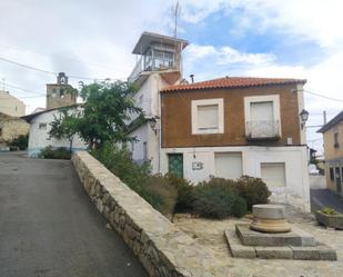 Vista exterior de Casa o xalet en venda en Puente del Congosto amb Terrassa i Balcó