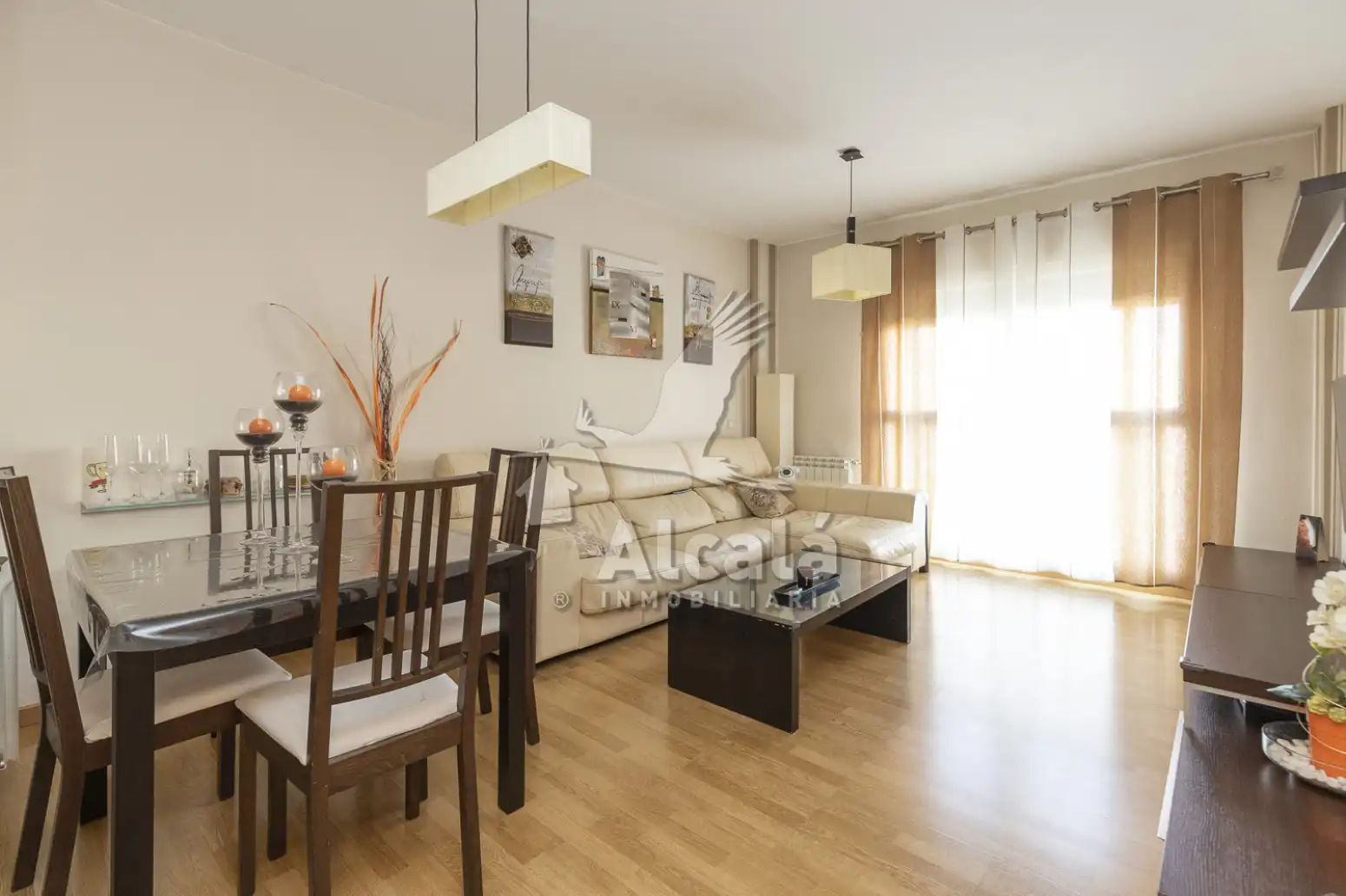 Wohnzimmer von Wohnung zum Verkauf in Alcalá de Henares mit Klimaanlage, Heizung und Privatgarten