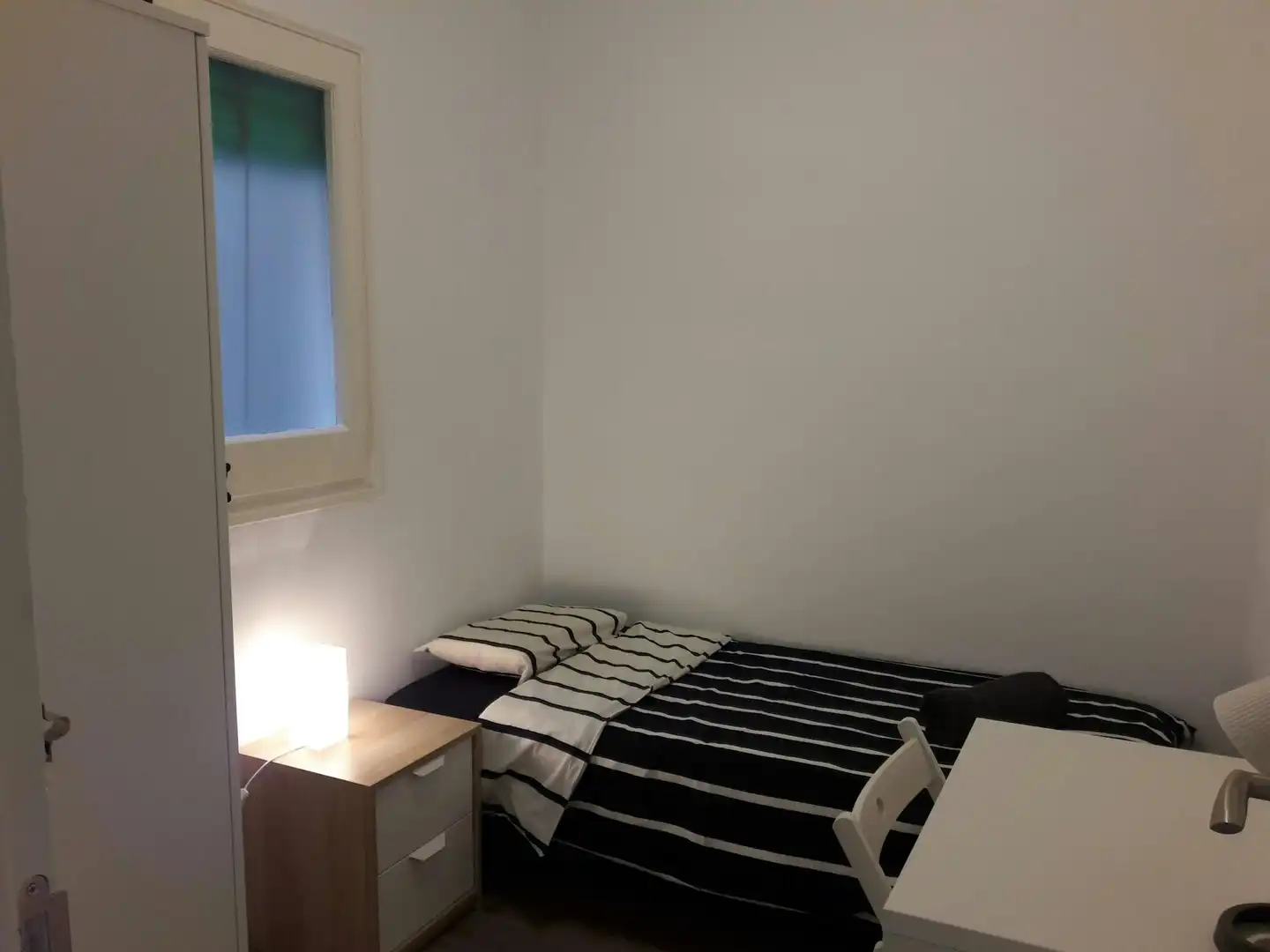 Habitación de Piso para compartir en  Barcelona Capital con Calefacción, Amueblado y Lavadora