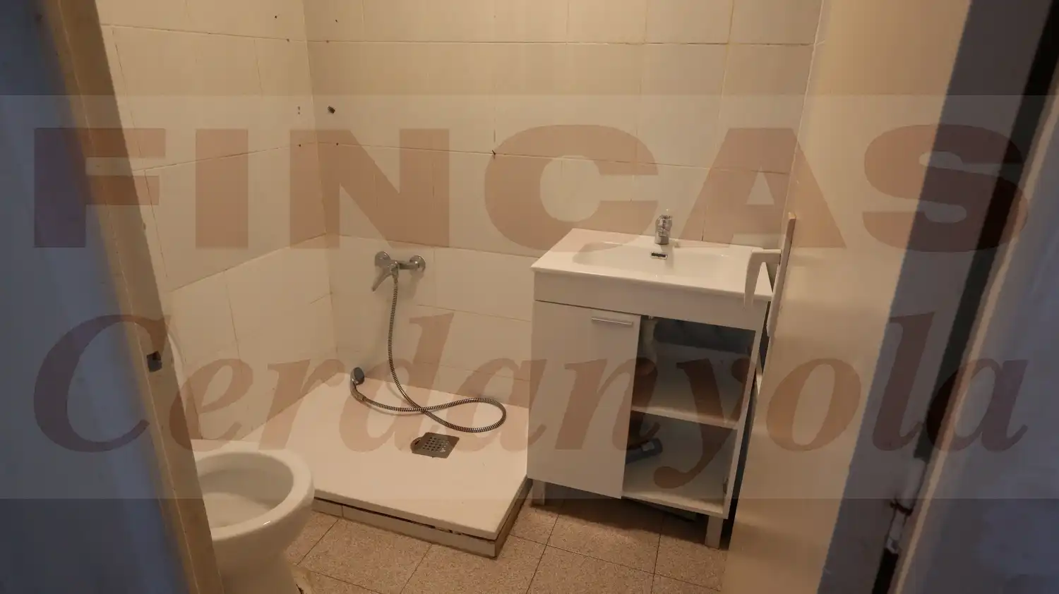 Bany de Àtic en venda en Ripollet amb Terrassa