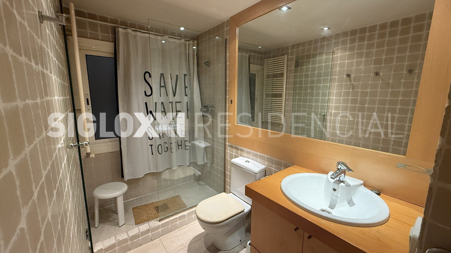 Bathroom of Duplex for sale in  Barcelona Capital  with Air Conditioner and Heating