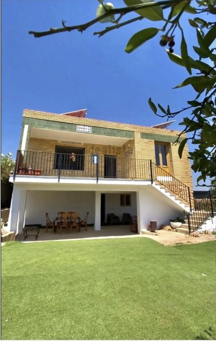 Vista exterior de Casa o xalet en venda en Picassent amb Jardí privat, Terrassa i Moblat